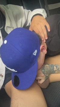 Chupando grande pau sem cortes do papi pego!
