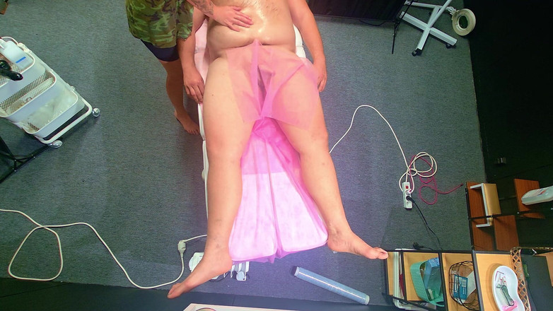 LuTosT: Il est tombé du lit de massage, massage avec fin...