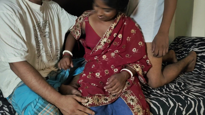 Sabina244: Hintli sevimli yenge kocasıyla aldatıyor ve iki üvey erkek kardeşiyle sikişiyor