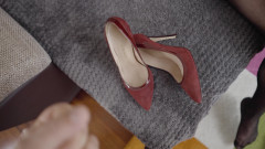 DOMINATRIX6: Fußdomin! Sie lässt ihn mit ihren heißen füßen kommen!