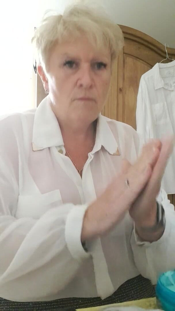 Uk Joolz: Ejaculează, urmărește-mă cum îmi fac părul