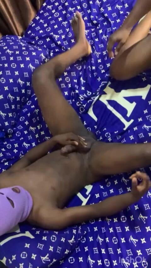 Enigmatic Buoy: Geiles brocken gibt einem twink mit großem schwanz einen harten...