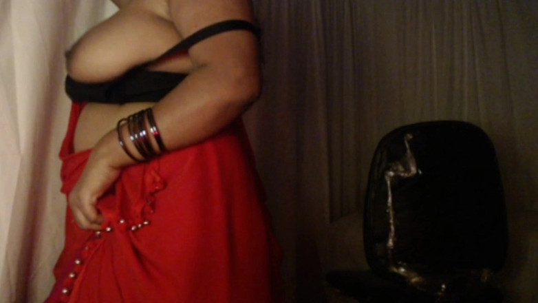 HotGirl21: Caldo reggiseno nero grandi tette mostra sexy tette pressa.