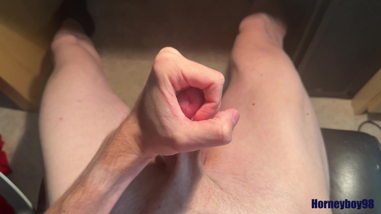 Horneyboy98: Twink au bureau à domicile fait des sorciers et gicle