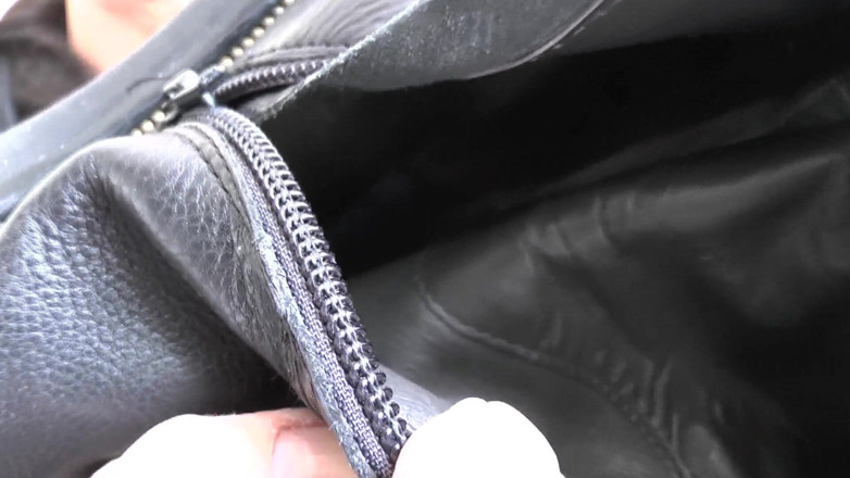Lady Victoria Valente: Linge-mi tălpile și miroase-mi cizmele