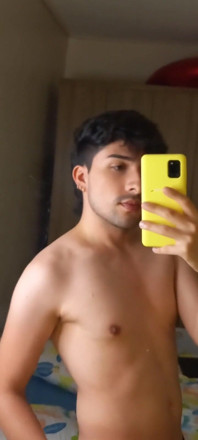 Curious Heterosexual Sending Nude Photos to His Gay Friend