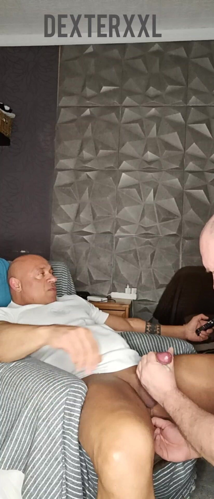 Mr. Guru: Dexterxxl menghisap saya dari bina badan tergoda