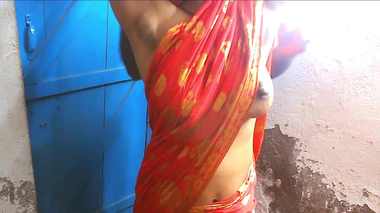 Busty Banuu: Delhi wali bhabhi ki bhookh mitai sex video khiêu dâm