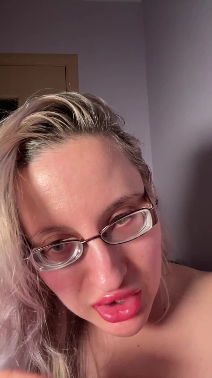 FinDom Goaldigger:  Adicción a los labios: rinde tu billetera