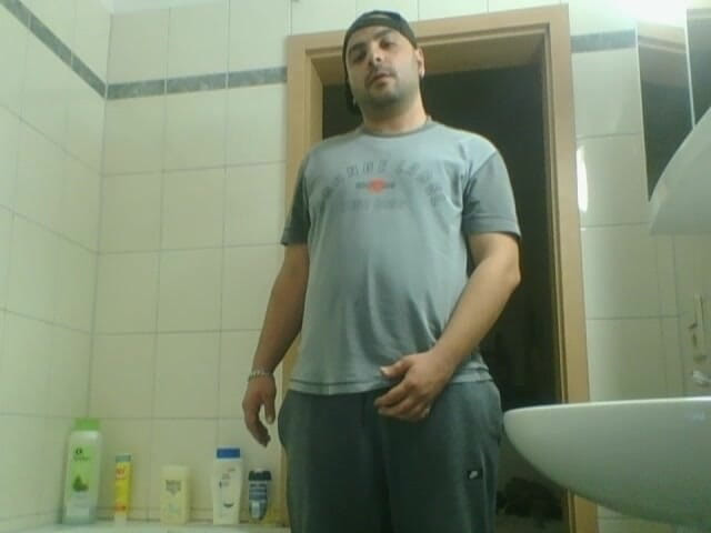 SmokedAlloy2: Dirtyjunkbro Im Wc Anpissen
