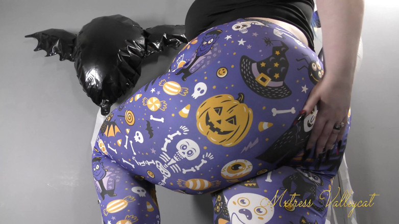 Mxtress Valleycat: Quần legging ma quái trêu chọc
