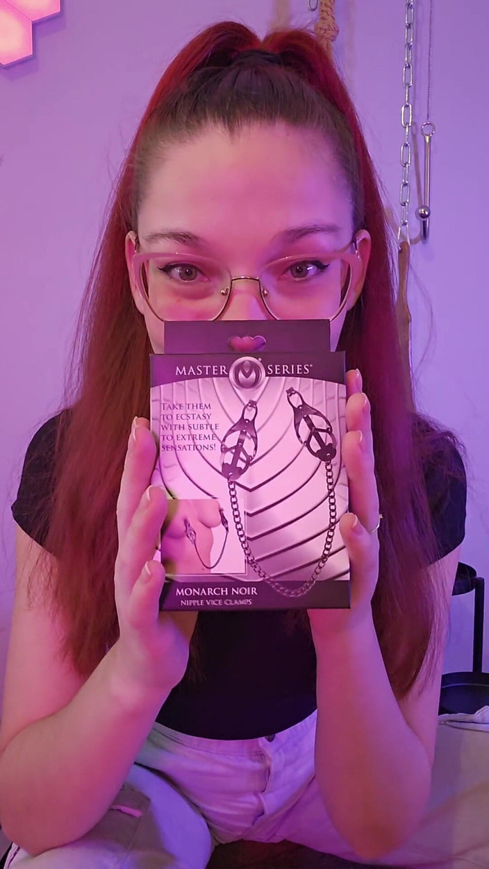 petitesubkitten: Стільки нових іграшок! Я не можу дочекатися, щоб спробувати їх усіх! Хто тобі подобається найкраще?