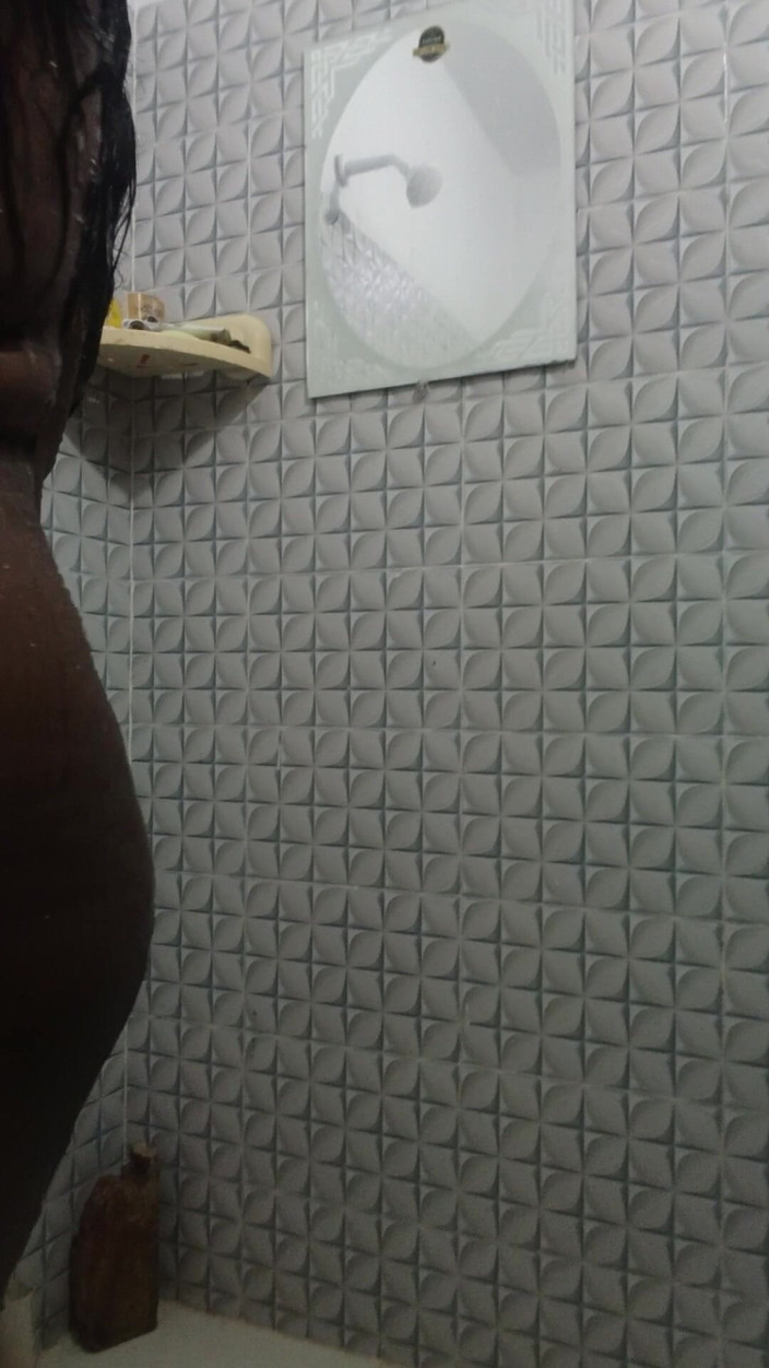 Skakoi: Chica india en la ducha noti