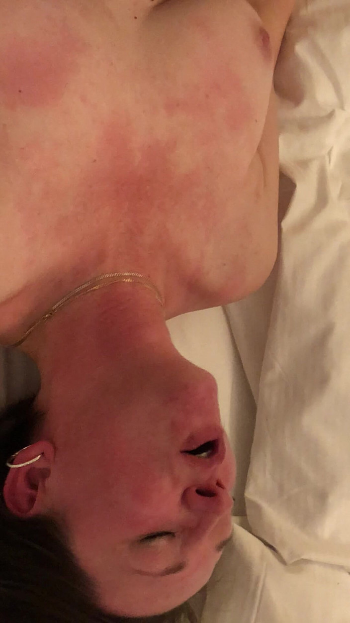 Pozi: Un Homme Étranger Baise Ma Femme Dans La Chatte