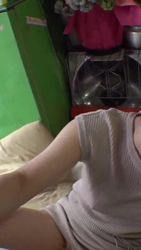 Trans House mężczyzna do kobiety przed op dziewczyny. Piersi wyciekają z zamienników hormonów. Anal kremówka