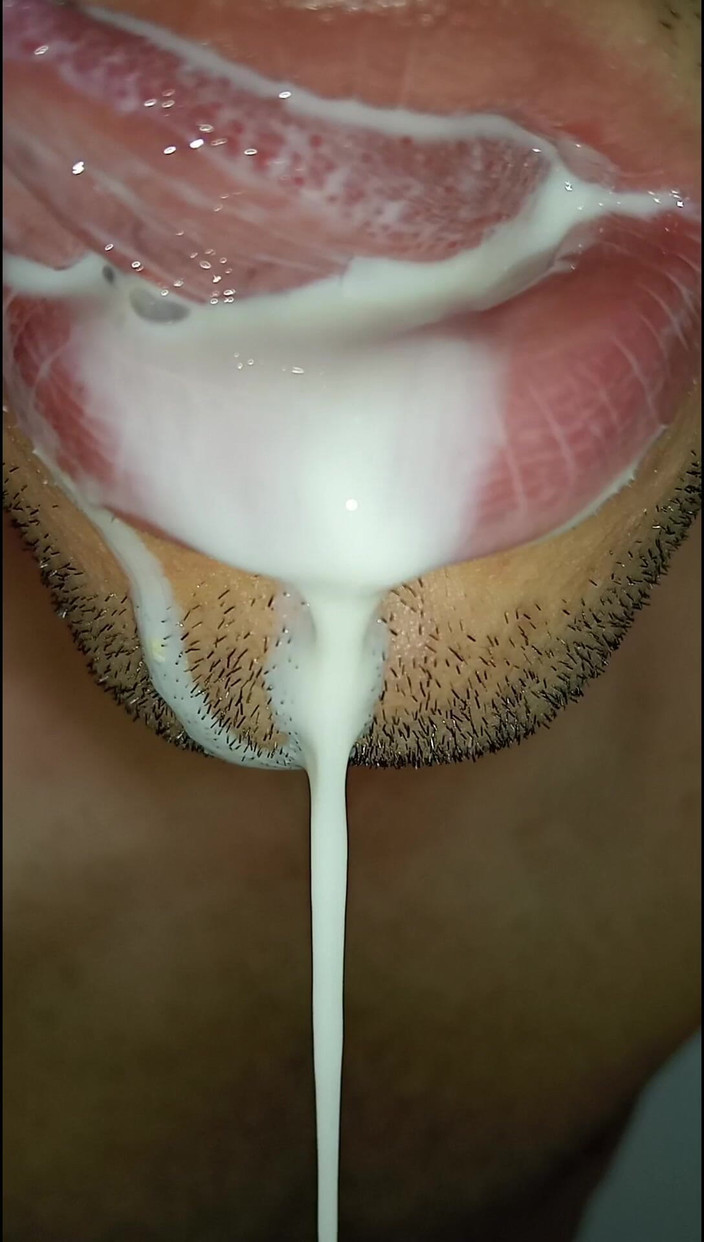Rey rey: Éjacule dans ma bouche, joue avec ton sperme, et avale-le,...