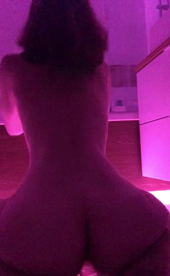 Soft Vulgar: Opravdu miluji své dildo, ale to se nedá srovnávat se...