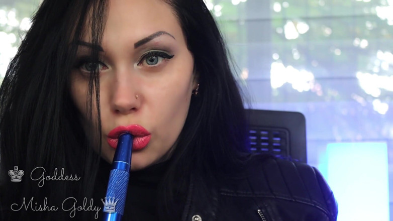 Goddess Misha Goldy: 私の大きなピンクの誘惑と大きな水タバコの煙に精液!