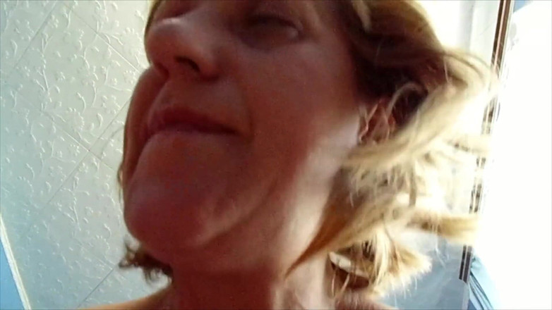 Horny Fuck Bitches: Hospodyně přesvědčená k sexu