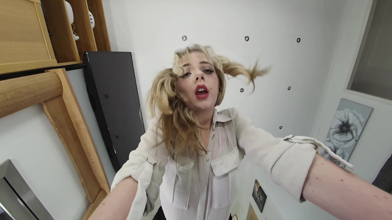 Jimmy Draws: Bionda gabie - seduta in faccia in calze di nylon