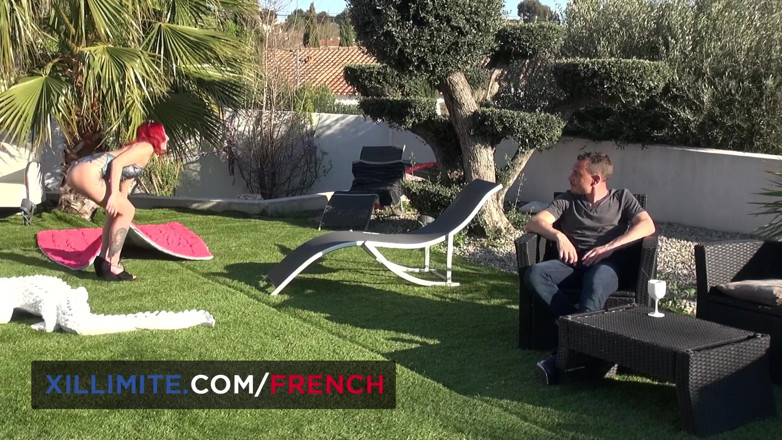 French girls at work: Seks di sekeliling kolam di rumah swinger