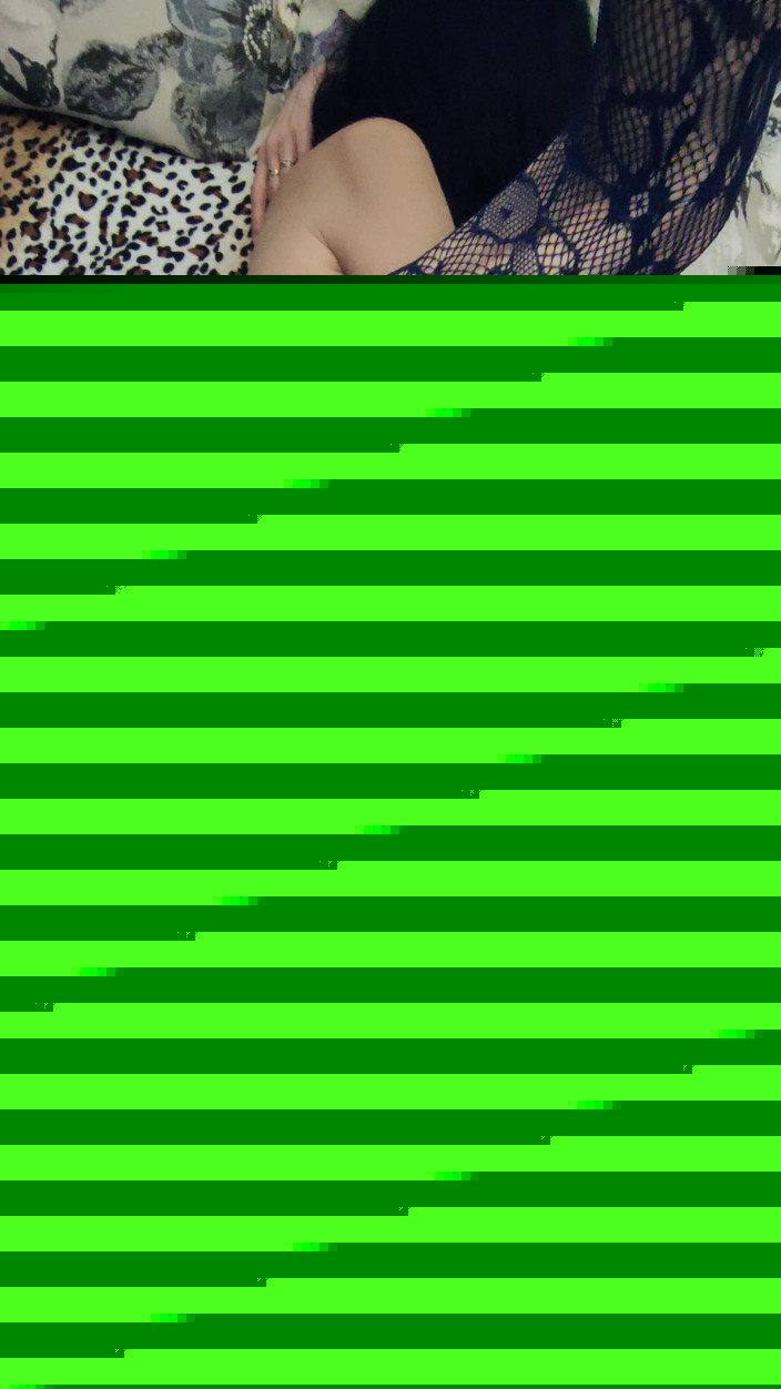 Hotlia: Domácí porno se sexy manželkou v erotických punčochách a podpatcích