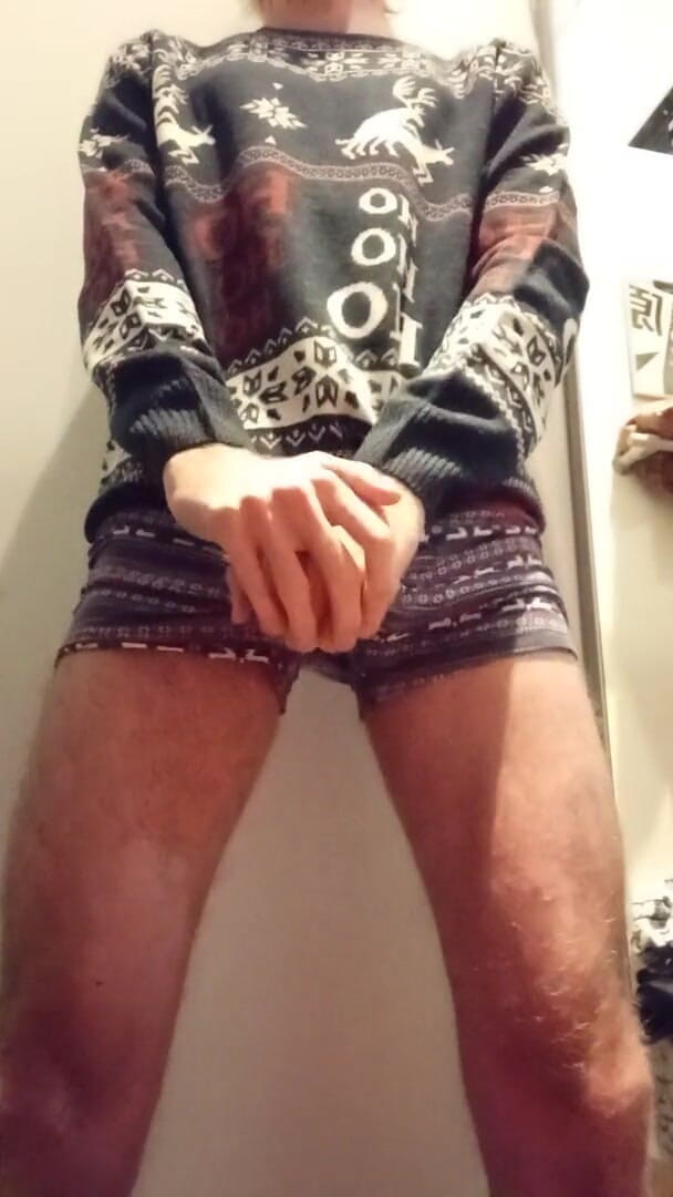 Dick Boys Studio: Guy jerks off in the fitting room