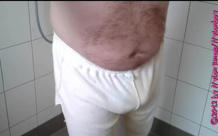 Carmen_Nylonjunge: 01 - Pissing in White Sweatpants