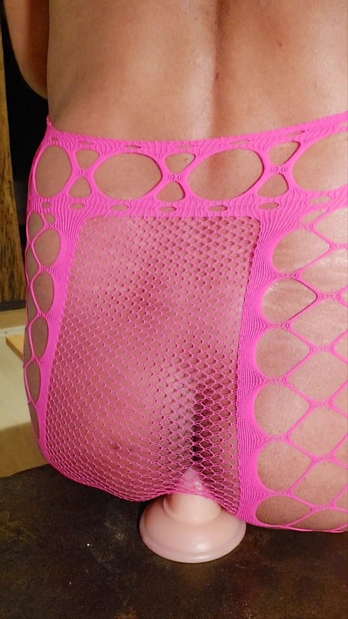 Milah CrossxxX: Lui Milah îi place să fută o pulă de curvă albă