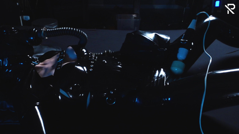 Rubber pervs: 空気がなくなる前に絶頂