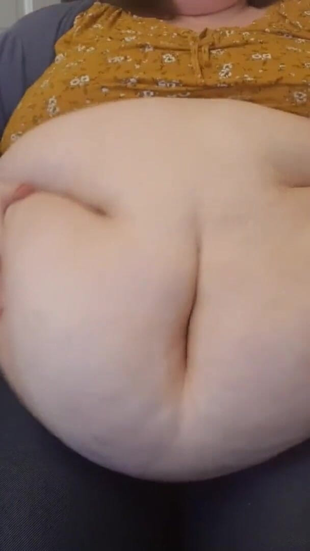 SSBBW belly play & jiggles (SSBBW Lady Brads) SSBBW belly play & jiggles (SSBBW Lady Brads)