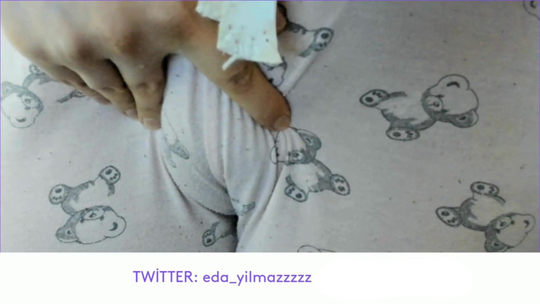 bigass_sexy_bigboobs: Masturbation avec un pyjama