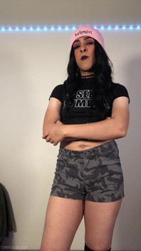 Punire la mia sporca coinquilina con il mio grosso cazzo