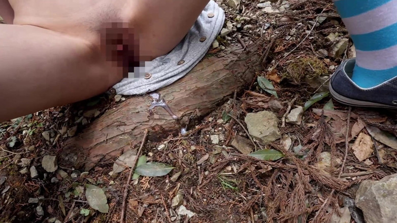 Raptor Inc: 体調が悪いと嘘をついて先生と一緒に授業を欠席した、無邪気で小柄な美少女。