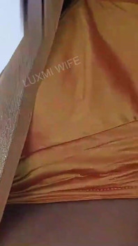 saas daamaad ko chodte hue dekhti hai