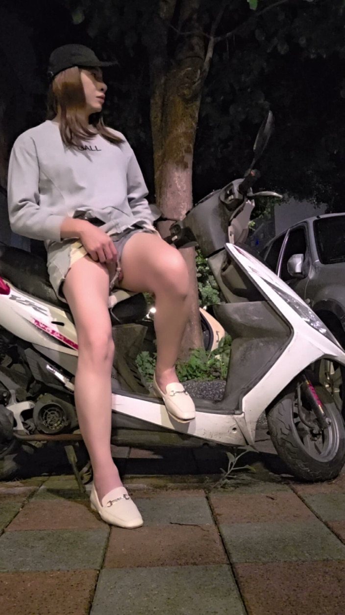 Taiwancdgirl: Trap Tingxuan dosahuje vrcholu s rukama venku