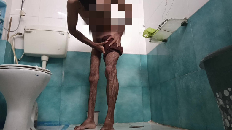 Brijesh 270: Suja madrasta ajuda seu jovem garoto no chuveiro e chupa...