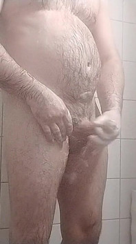 Gordo gay raspando pau e bolas