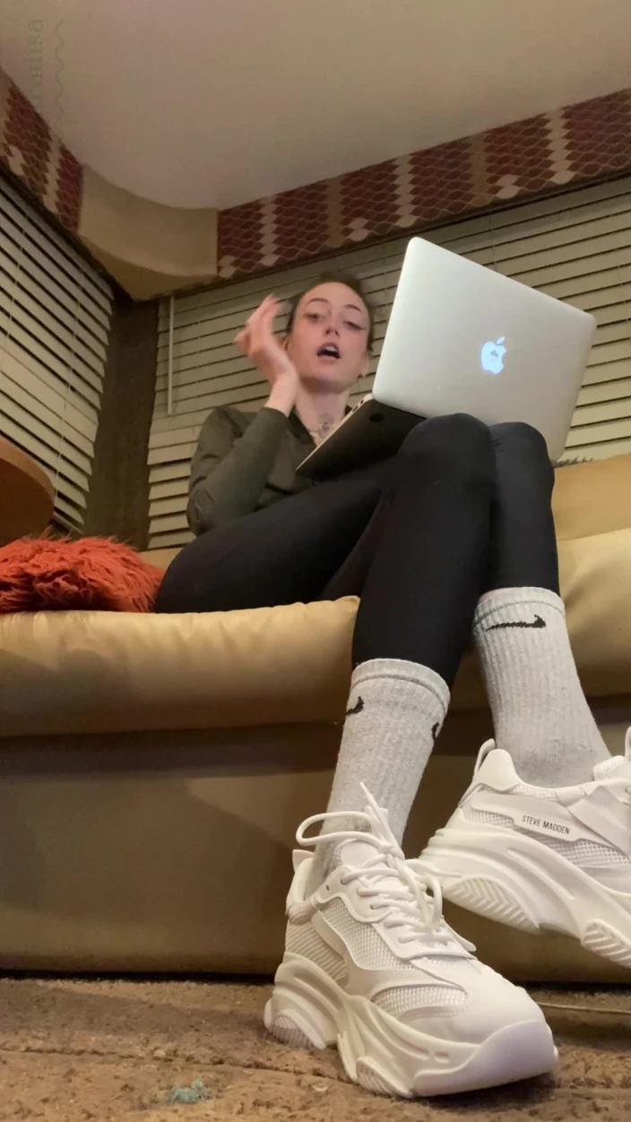 Nina Paradisa: Shrinking My Foot-freak Boyfriend