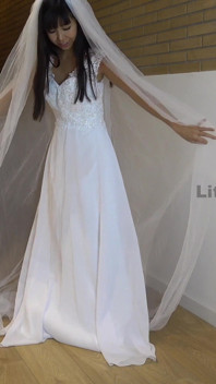 Une mariée vampire taille une pipe et avale du sperme - 4k