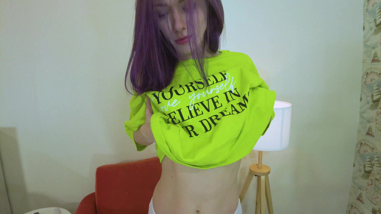 Oopsmodels: Belle milf qui se masturbe