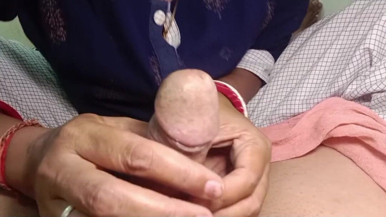 Real Couple 203: Desi Bhabi si hraje a jezdí na péru její kamarádky...