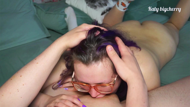 Katybigcherry: Deep Throat Doggy style s poskakujícími prsy a Dirty Talk