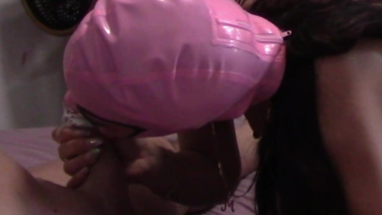LauraOnHeels: MILF Succhia Un Cazzo E Si Prende Una Sborrata in...