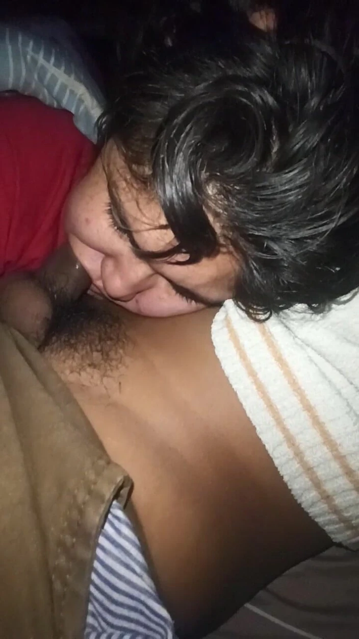 Eatrella j: Aprendendo a chupar pau