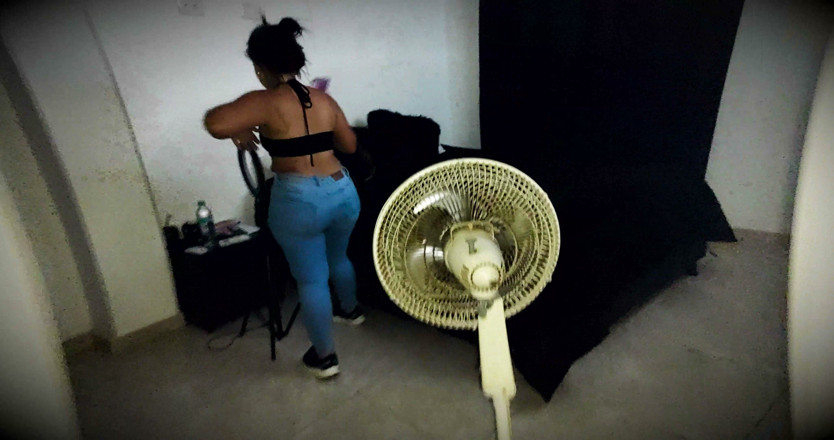 Uncut Lil Midget and Latina Freaky Friends: Domme reet dwergbroek mmmm