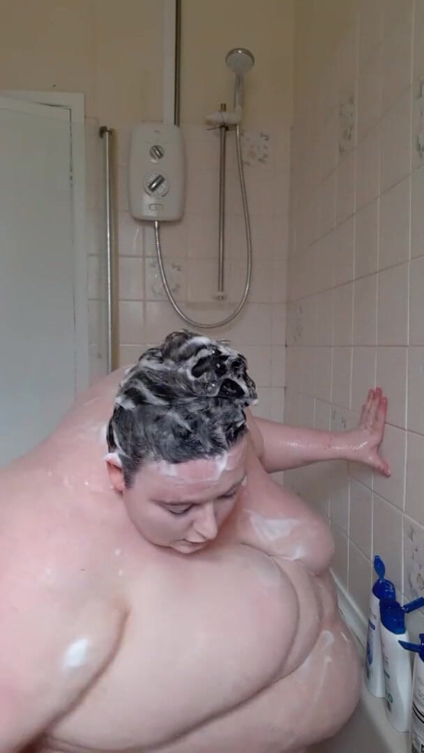 SSBBWLadyBrads: You know you love a shower goddess
