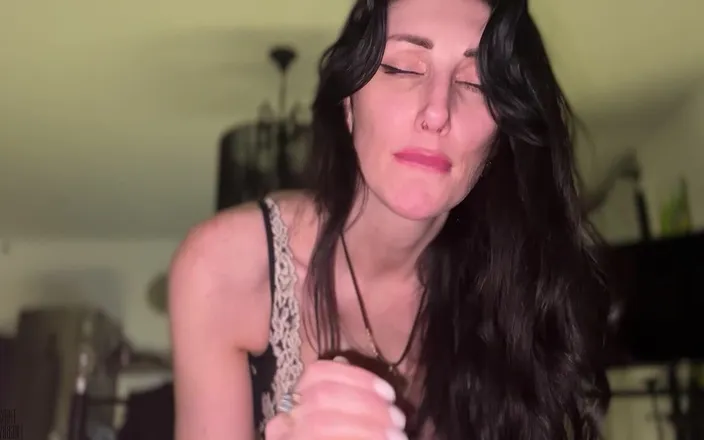 LizaVirgin: Hot milf getting orgasm and sucking dick