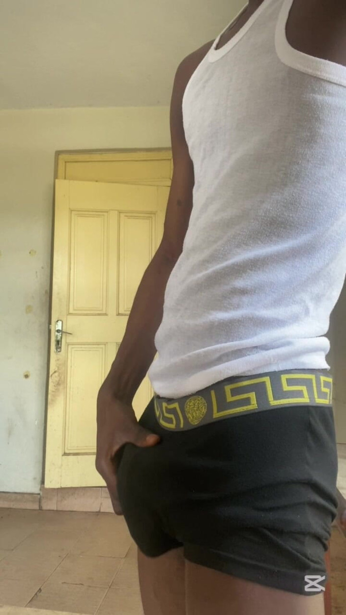 Slimniqqa: Nadržená vysokoškolská teenagerka honí velké černé péro