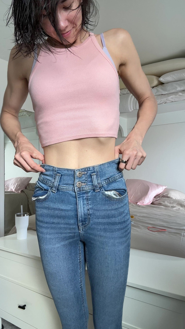 Ms_Emmy_Lynn: Sledujte, jak se oblékám v mém oblečení dne